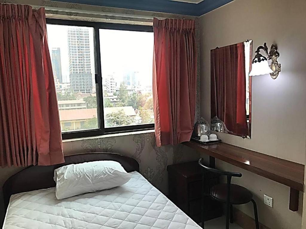 Galaxy Rs Hotel Пном Пен Екстериор снимка